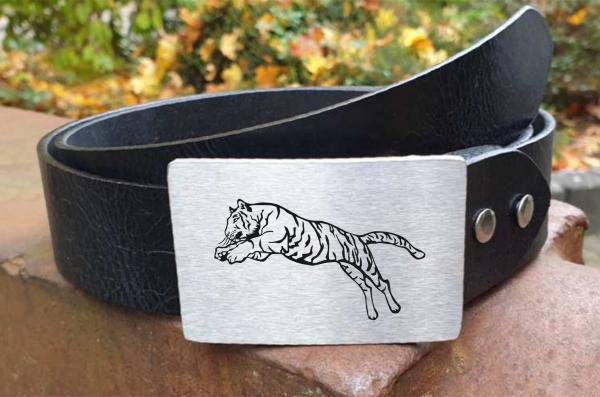 Gürtelschnalle Leder ausgeschnitten